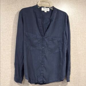 Anthropologie Cloth & Stone Deep Blue V-Neck Shirt size Medium